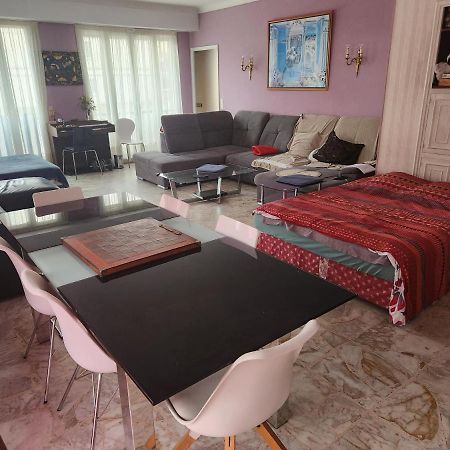 Big Apart 140M2 5Min Walk To Beach Sea &Promenade 3 Double Rooms,Big Living Room 42M2, 3 Showers,9 Beds, Free Parking Nice Exterior photo