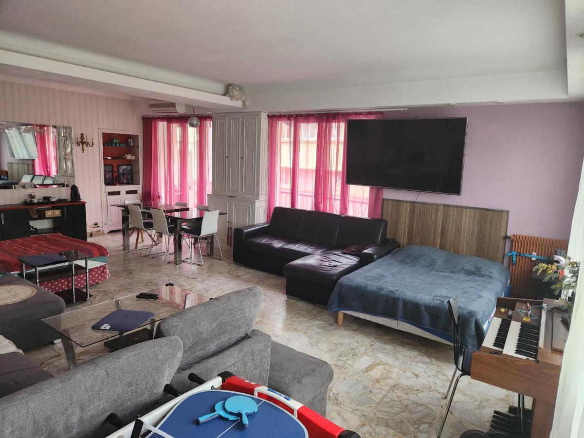 Big Apart 140M2 5Min Walk To Beach Sea &Promenade 3 Double Rooms,Big Living Room 42M2, 3 Showers,9 Beds, Free Parking Nice Exterior photo