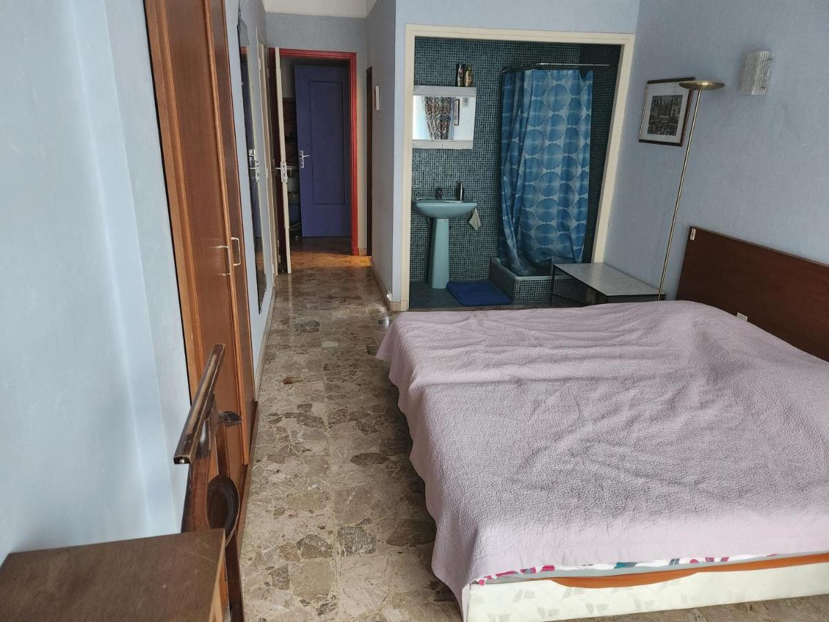 Big Apart 140M2 5Min Walk To Beach Sea &Promenade 3 Double Rooms,Big Living Room 42M2, 3 Showers,9 Beds, Free Parking Nice Exterior photo