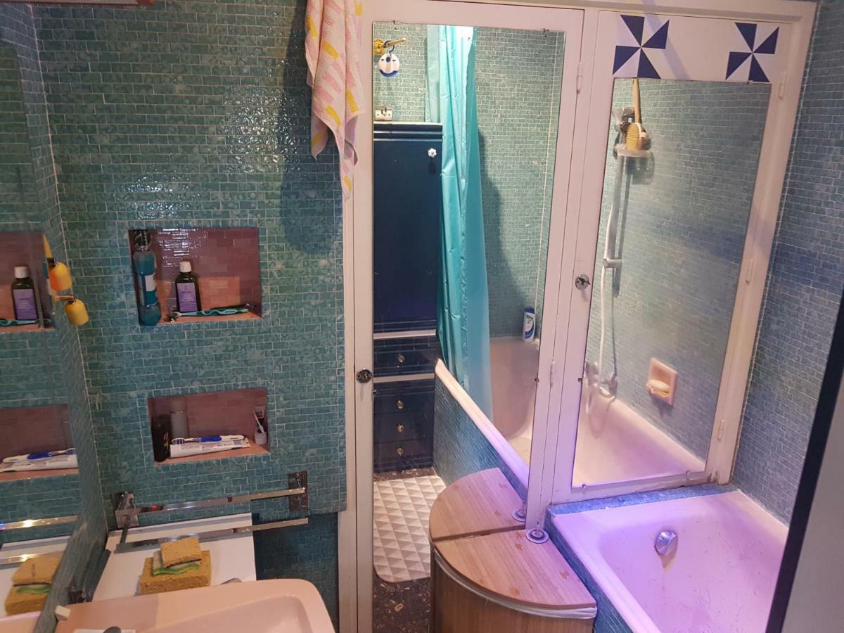 Big Apart 140M2 5Min Walk To Beach Sea &Promenade 3 Double Rooms,Big Living Room 42M2, 3 Showers,9 Beds, Free Parking Nice Exterior photo